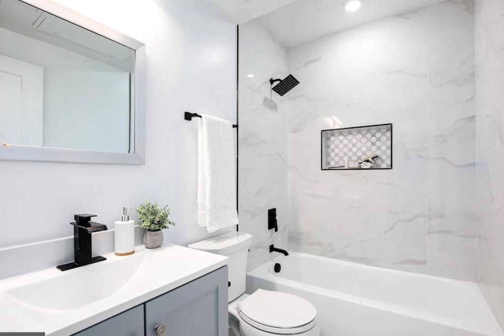 Amazing Capital Hill Apt , Step Away Gym, Shopping ワシントン エクステリア 写真